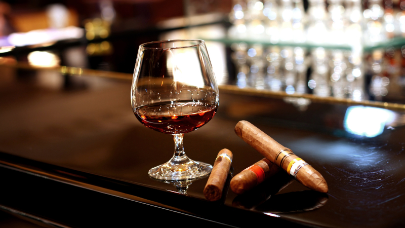 3 Key Rules of Cigar Lounge Etiquette that You Should Know