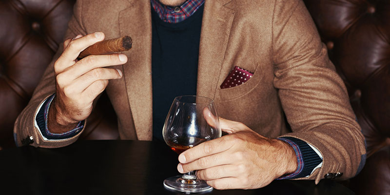 How to Smoke Cigars Like a Pro