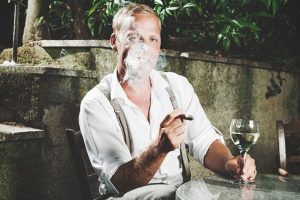 How to Smoke Cigars Politely