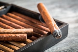 Where to Buy Cigars: Why Cigar Lounges Beat the Internet Every Time